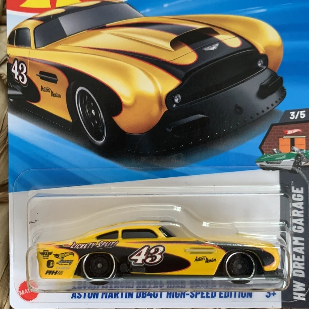 Aston Martin DB4GT High-Speed Racing Yellow Race Car Hot Wheels HotWheels New